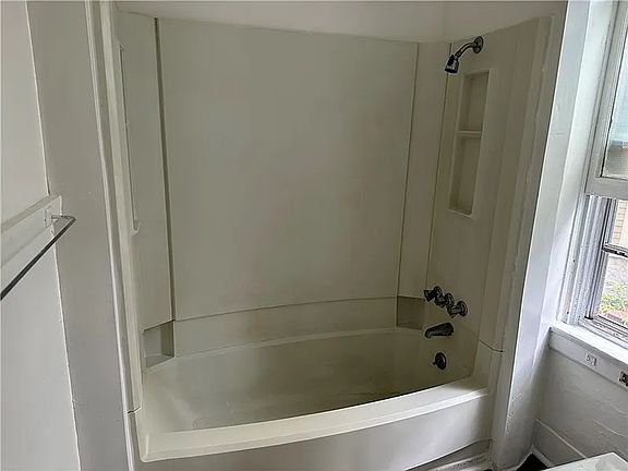 2nd image of 525 Averill Ave #3