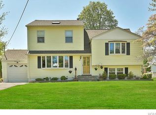 26 Foxhill Rd, Valhalla, NY 10595