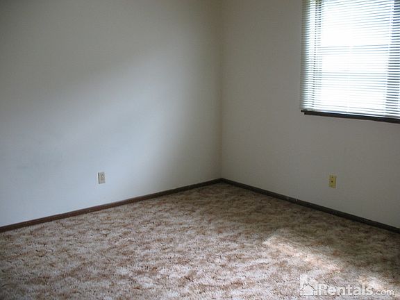 3rd image of 605 Cheyenne St APT C
