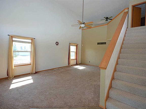 3rd image of 5579 Stockton Dr