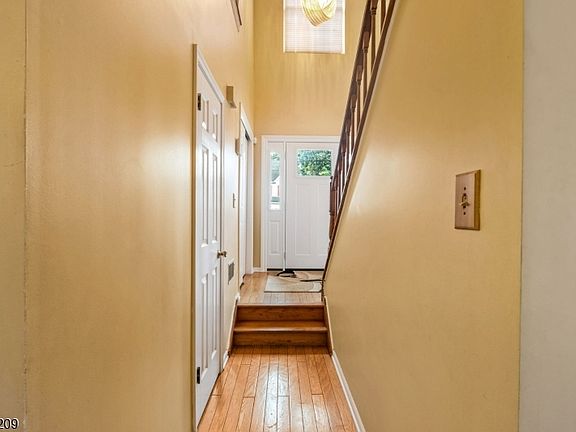 5th image of 40 Champlain Way