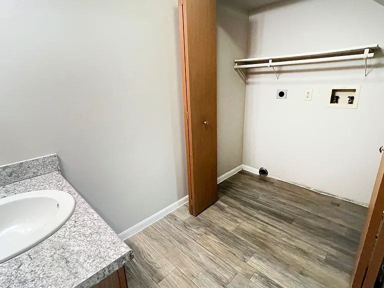 2550 N Limestone St — Photo 8