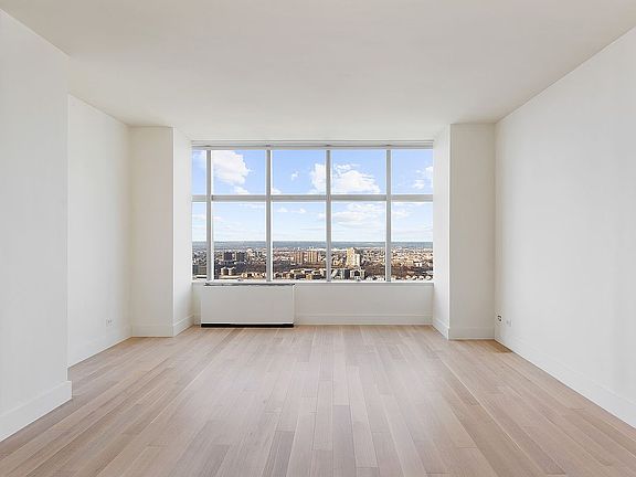 4th image of 160 W 66th St APT 56F