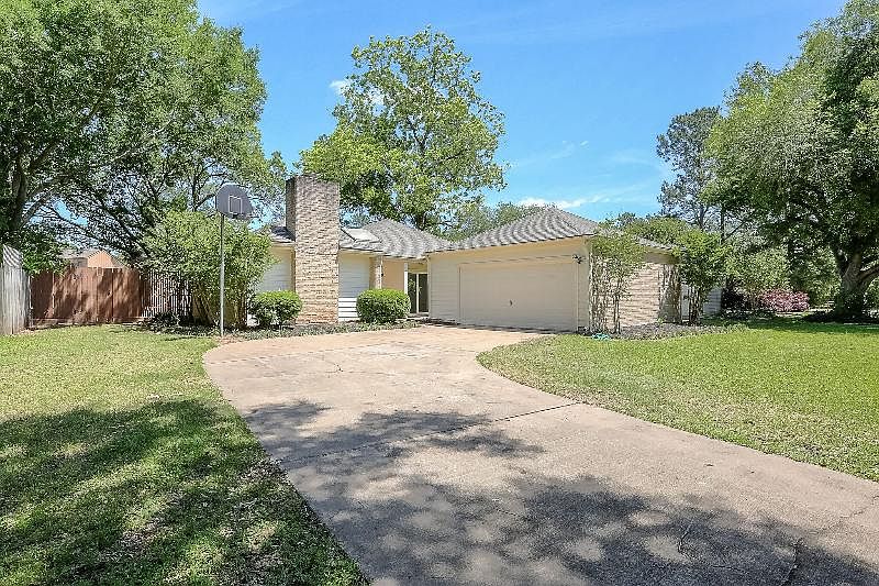 1st image of 15510 Pine Mountain Dr