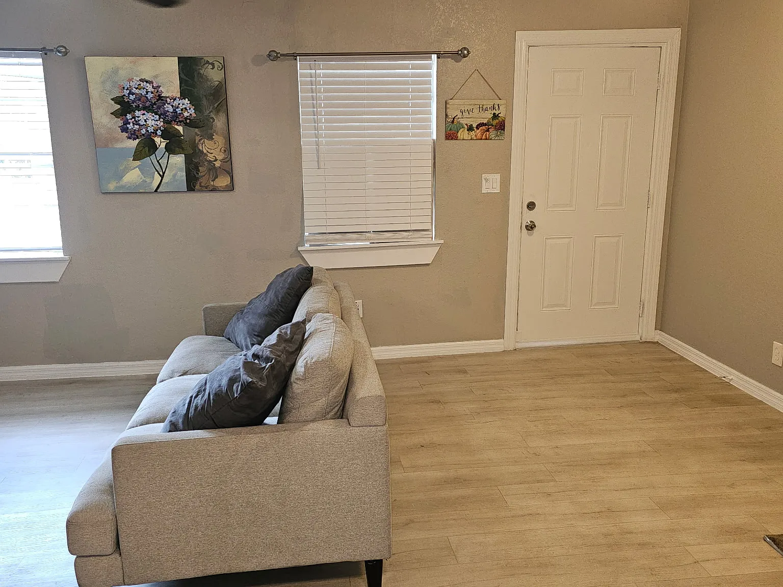 3 bed, 1000 sqft, $1,950 — Photo 2