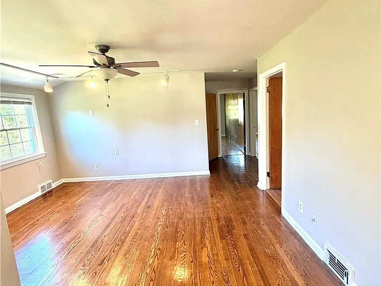 28175 Shaker Blvd — Photo 8