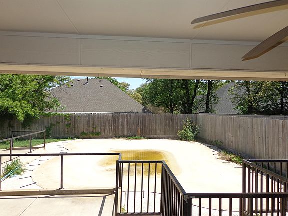 3rd image of 3502 Crownoaks Dr