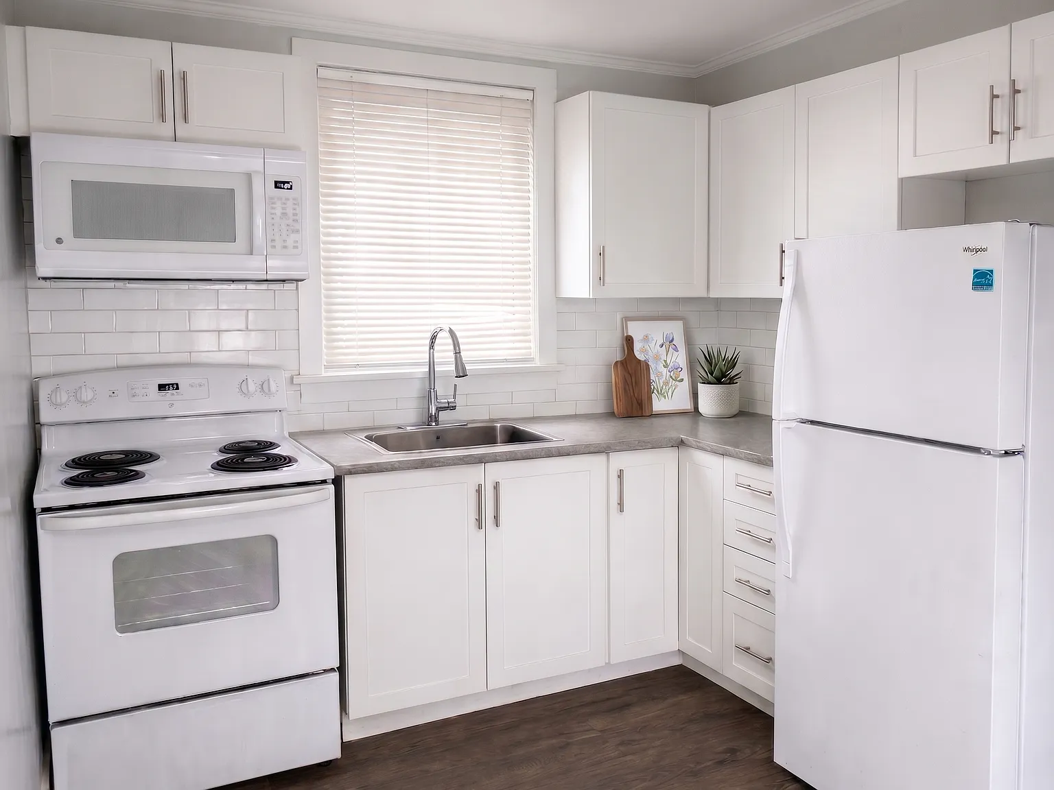 Liverpool Terrace Apartments - Choose your rent level - Call for Details - Water — Photo 3