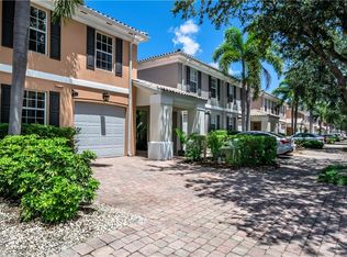 5441 Cove Cir, Naples, FL 34119