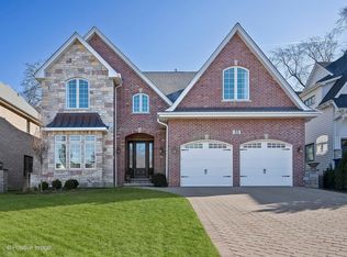 33 Tuttle Ave, Clarendon Hills, IL 60514