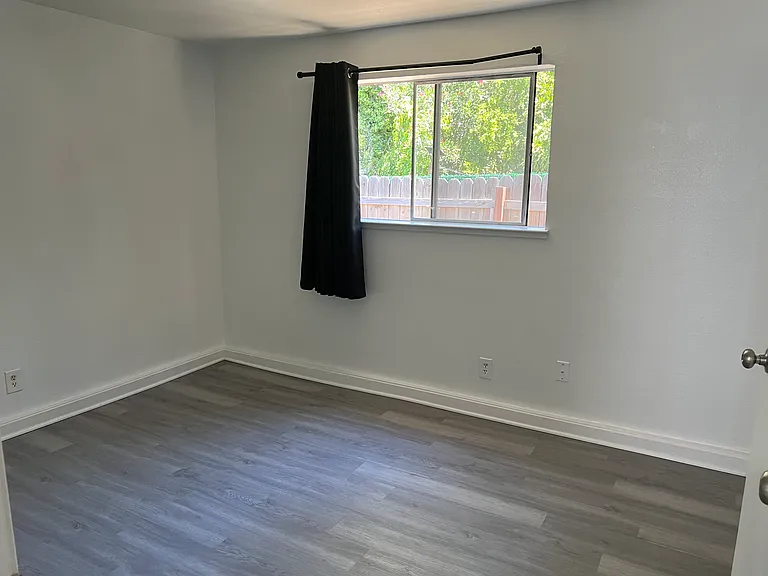 608 1/2 Oak St #1/2 — Photo 14