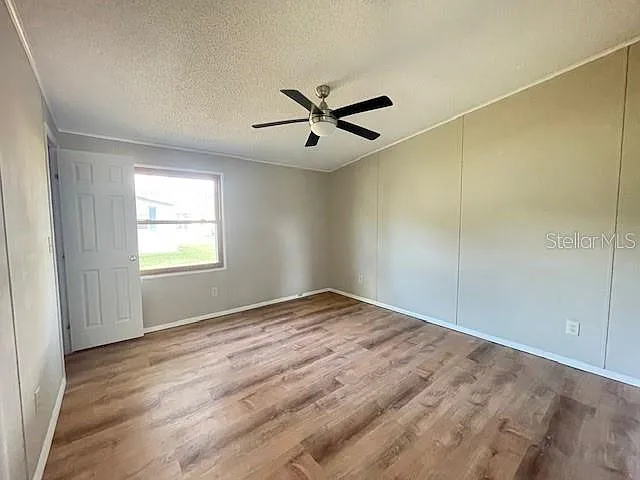 909 Orchid St — Photo 16