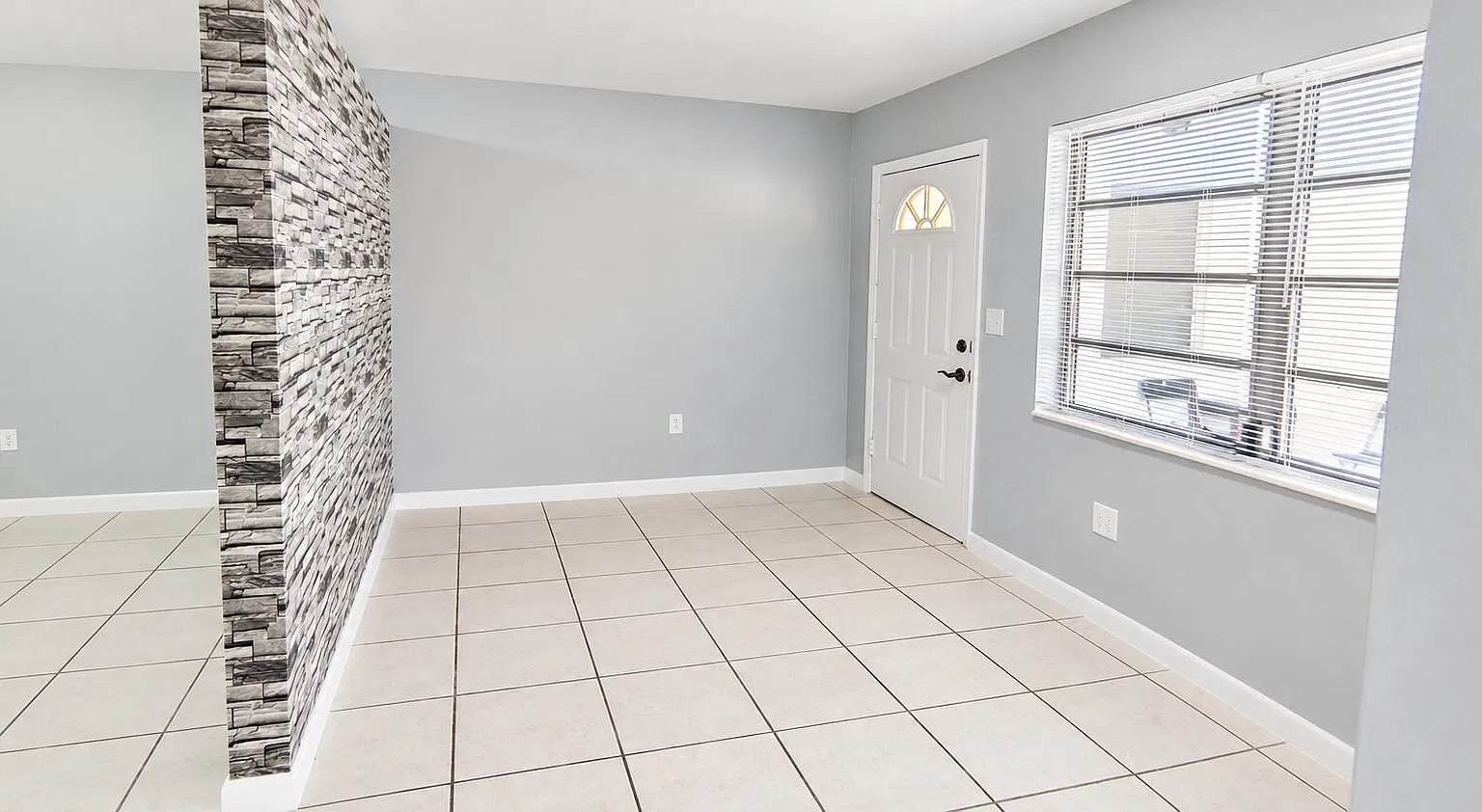 1 bed, 1.0 bath, 400 sqft, $1,600 — Photo 1