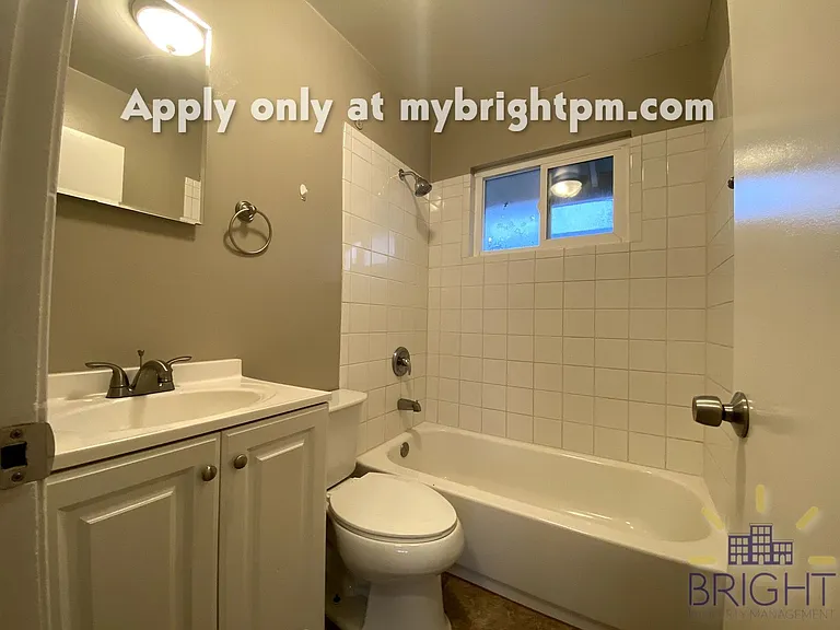 264-268 Montrose Dr — Photo 6