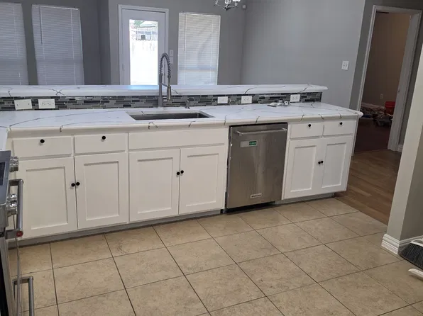 631 Manchester Dr, Mansfield, TX 76063