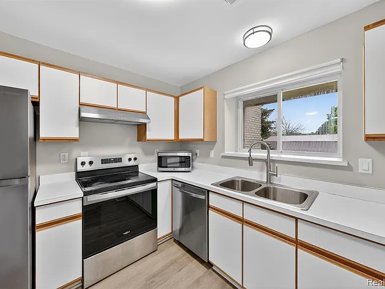 44393 Sunnyside Dr — Photo 12
