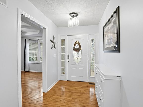3rd image of 9740 Camarillo Cir