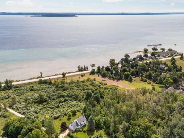 5368 S West Bay Shore Dr, Suttons Bay, MI 49682