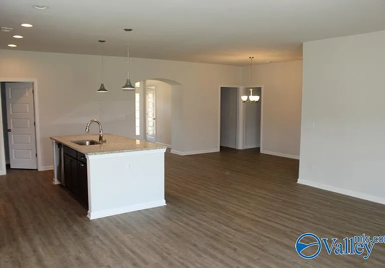 127 Saddle St — Photo 12
