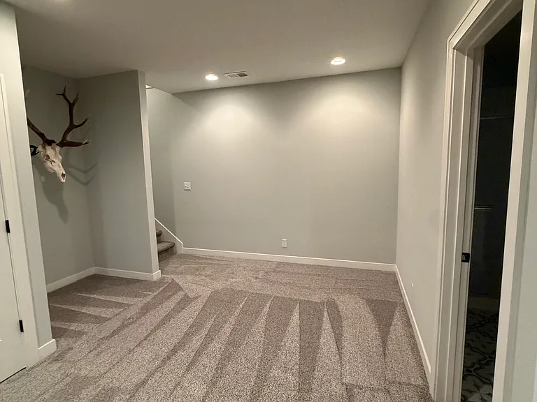 709 Pine Ct — Photo 17