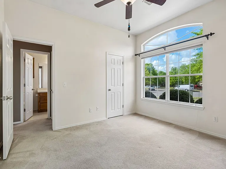 1708 Creekside Ct — Photo 32