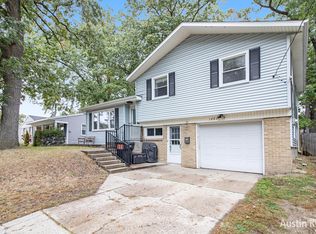 1481 Southlawn Dr SW, Wyoming, MI