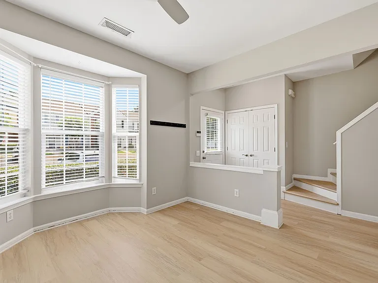 3221 Mannington Dr — Photo 8