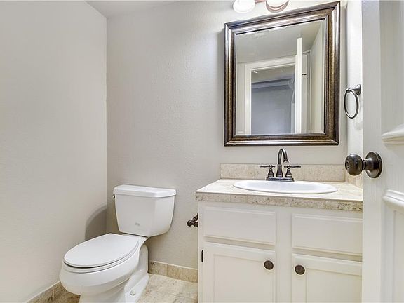 5th image of 400 NE 6th St APT C
