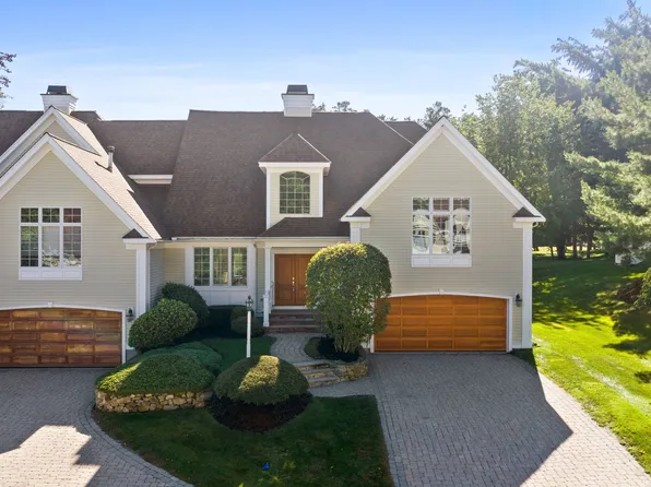 9 Bobby Jones Dr Unit 9, Andover, MA 01810