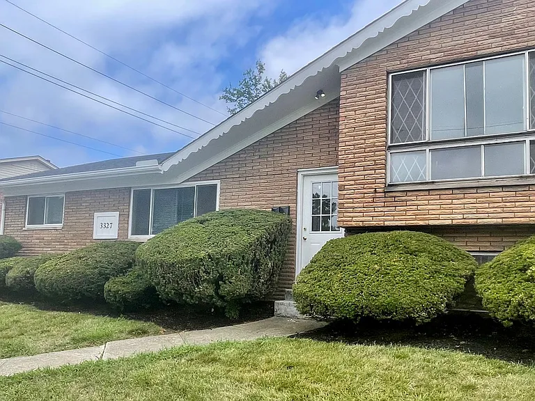 3327 Roosevelt Blvd — Photo 2