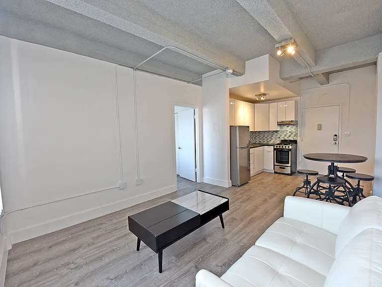 Edwards Apartments — Photo 10