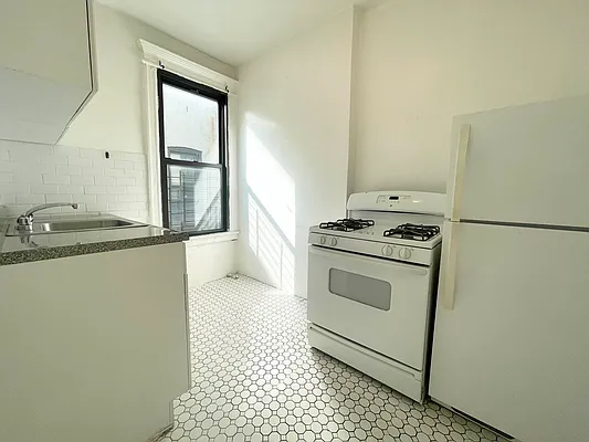 Rented by Pear NYC LLC | media 29