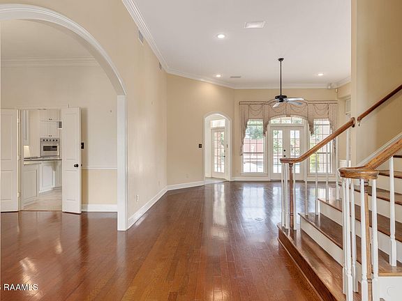 5th image of 102 Plainfield Cir