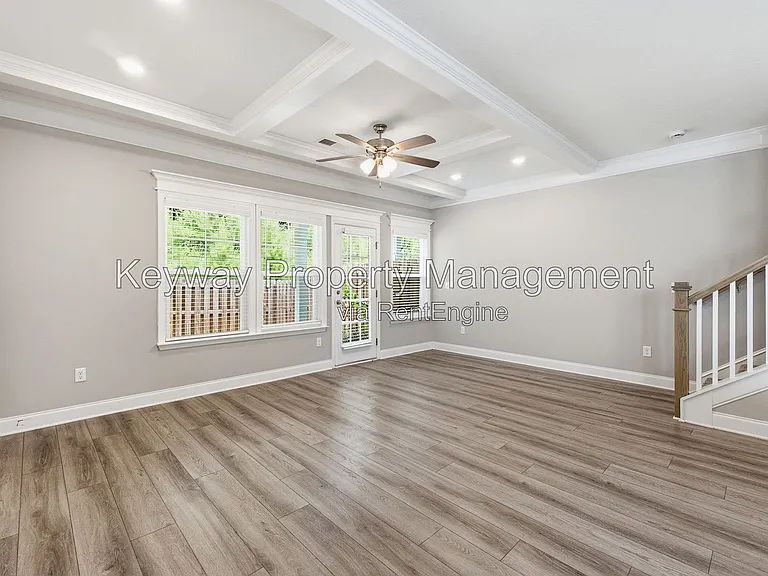 228 Linsmore Ln — Photo 8