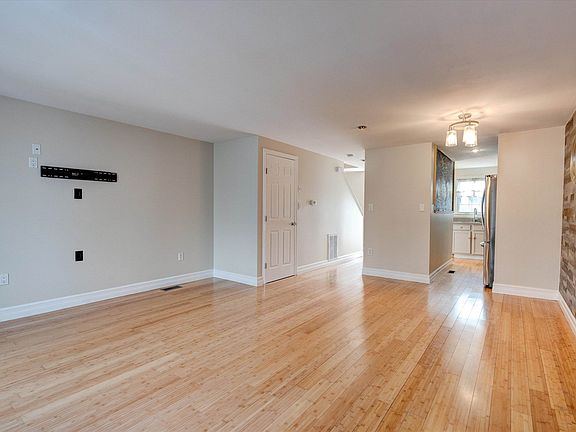 4th image of 50 Edward J Roy Dr Unit 48