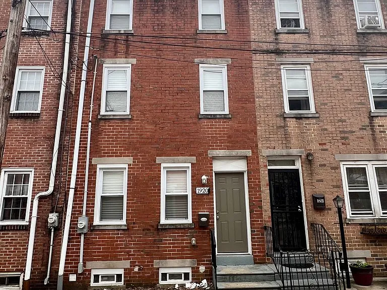 1920 Cambridge St — Photo 21
