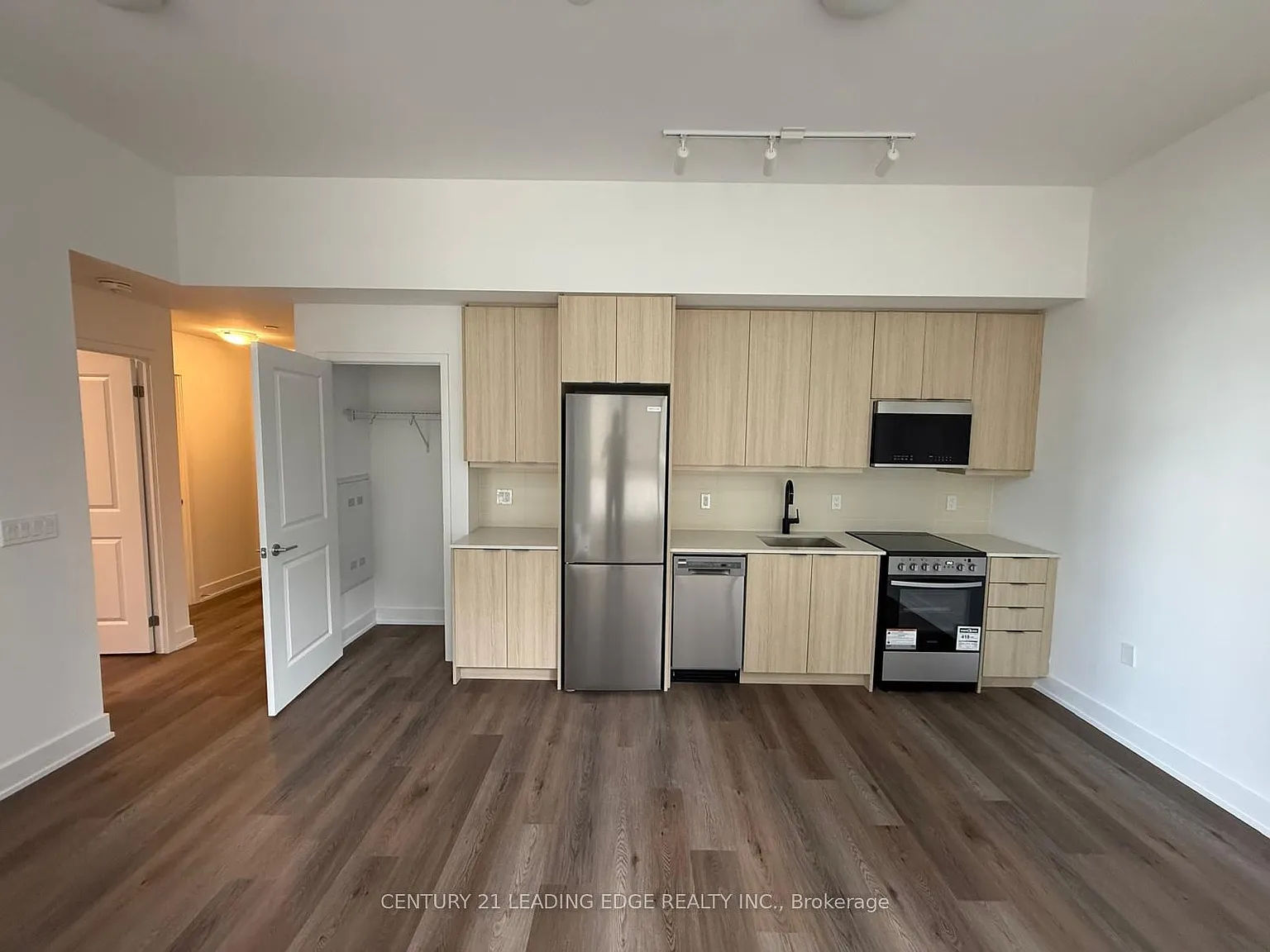 1 bed, $2,000 — Photo 2