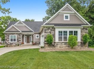 1127 Courtney Ct, Hartland, MI