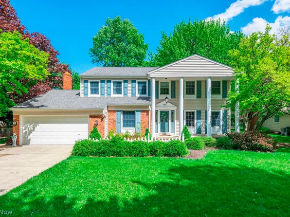 387 Hurst Dr, Bay Village, OH 44140