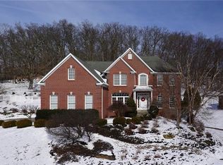 108 Oakview Dr, Cranberry Township, PA 16066