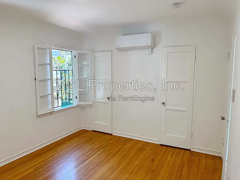 1016 1/2 S Crescent Heights Blvd — Photo 15