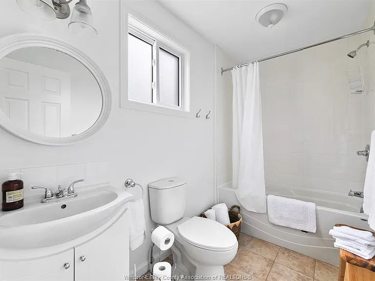 864 Lawrence Dr — Photo 22