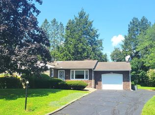 16 Forest St, Plainfield, CT 06374
