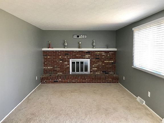 3rd image of 4624 Tudor Ln