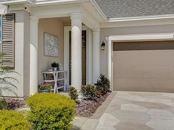 3rd image of 961 Molly Cir