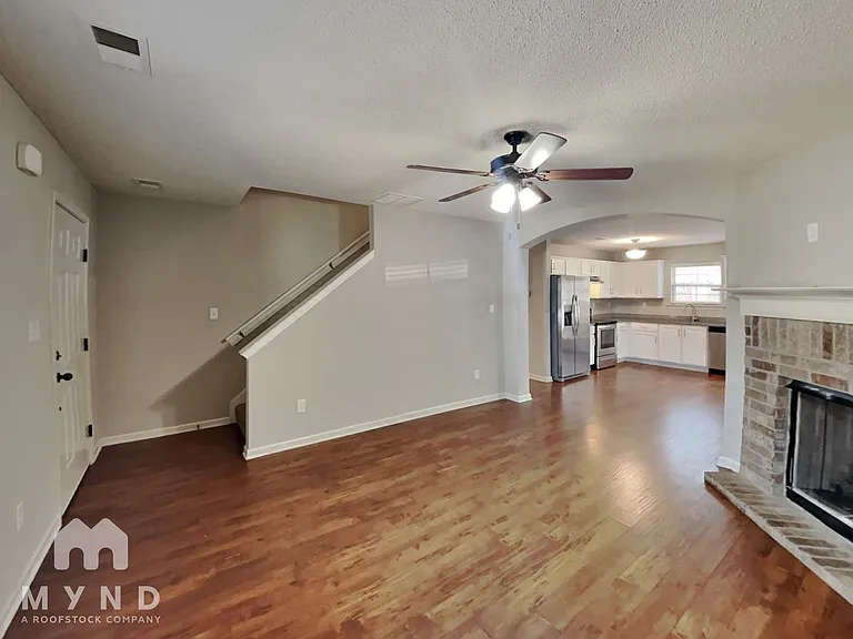 160 Nicholas Dr — Photo 8