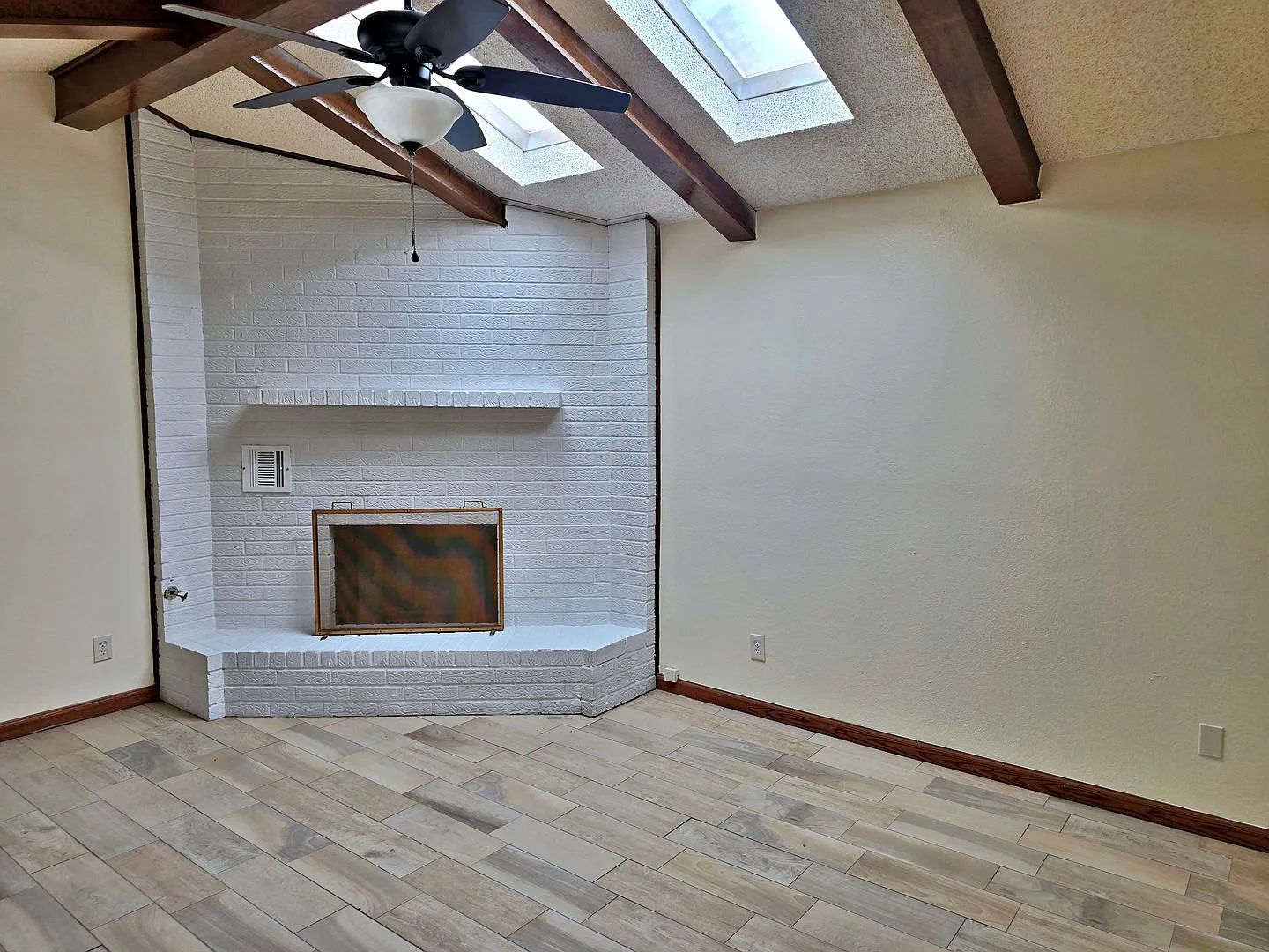 Charming Cul-de-Sac Home with Mountain Views — Photo 3