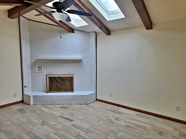 3219 Mountain Ridge Dr — Photo 3