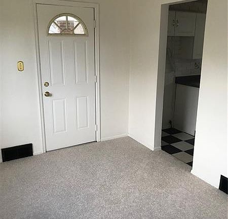 3rd image of 211 College Park Dr