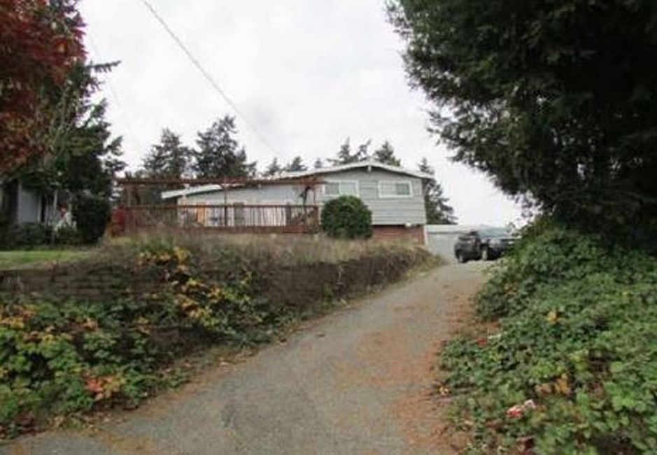 Exterior Neighborhood (street photo)